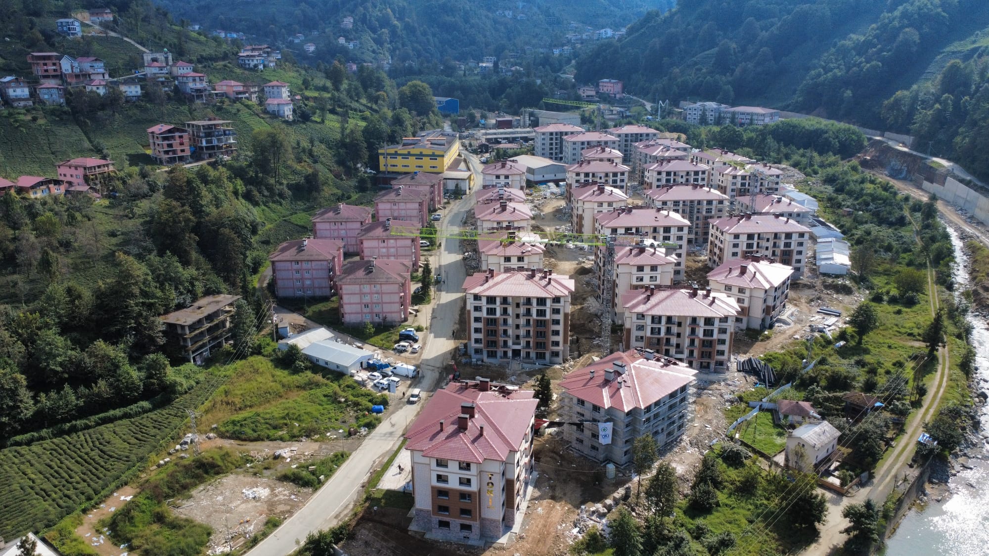 Rize İli Güneysu İlçesi 541 adet Konut ve 4 adet Dükkan İnşaatları ile Altyapı Ve Çevre Düzenlemesi İşi