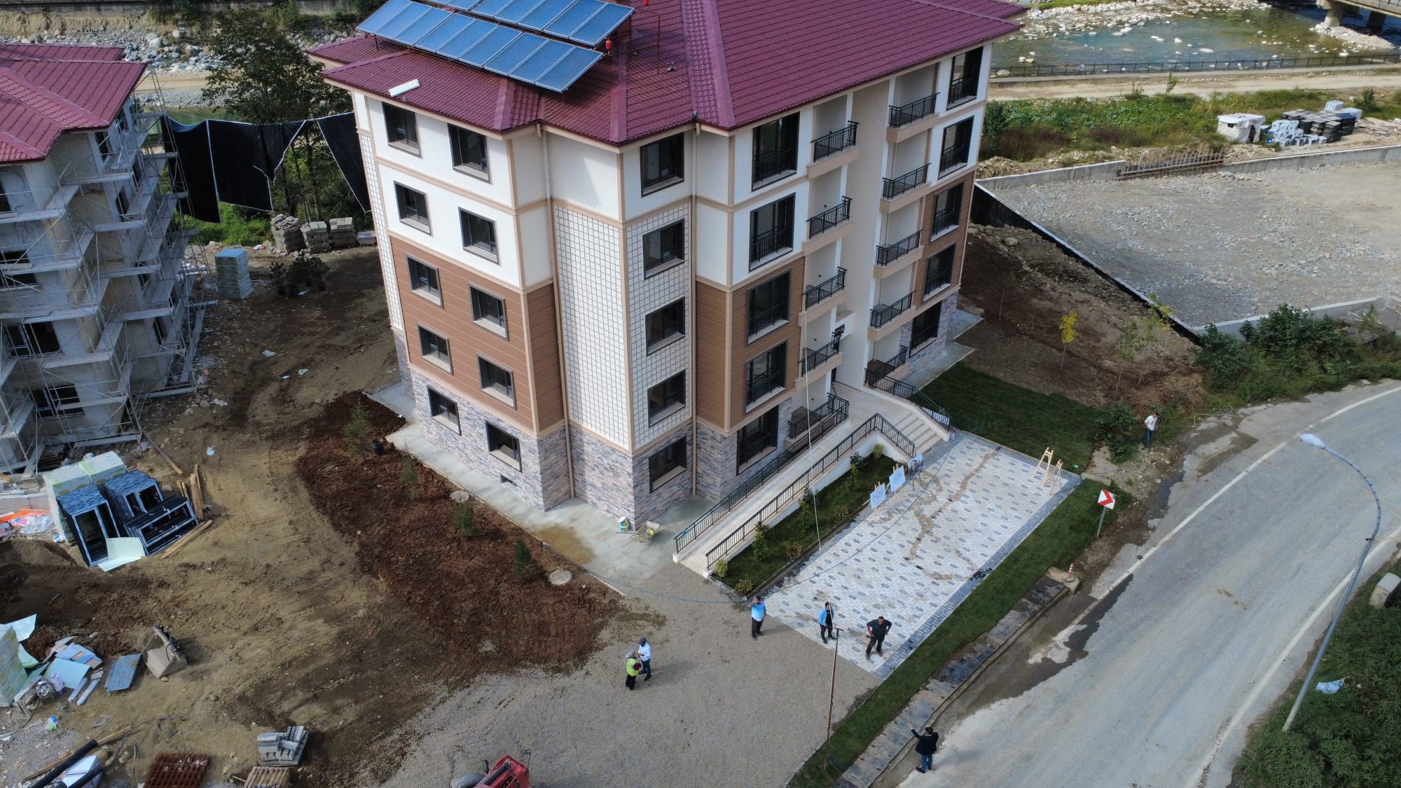 Rize İli Güneysu İlçesi 541 adet Konut ve 4 adet Dükkan İnşaatları ile Altyapı Ve Çevre Düzenlemesi İşi