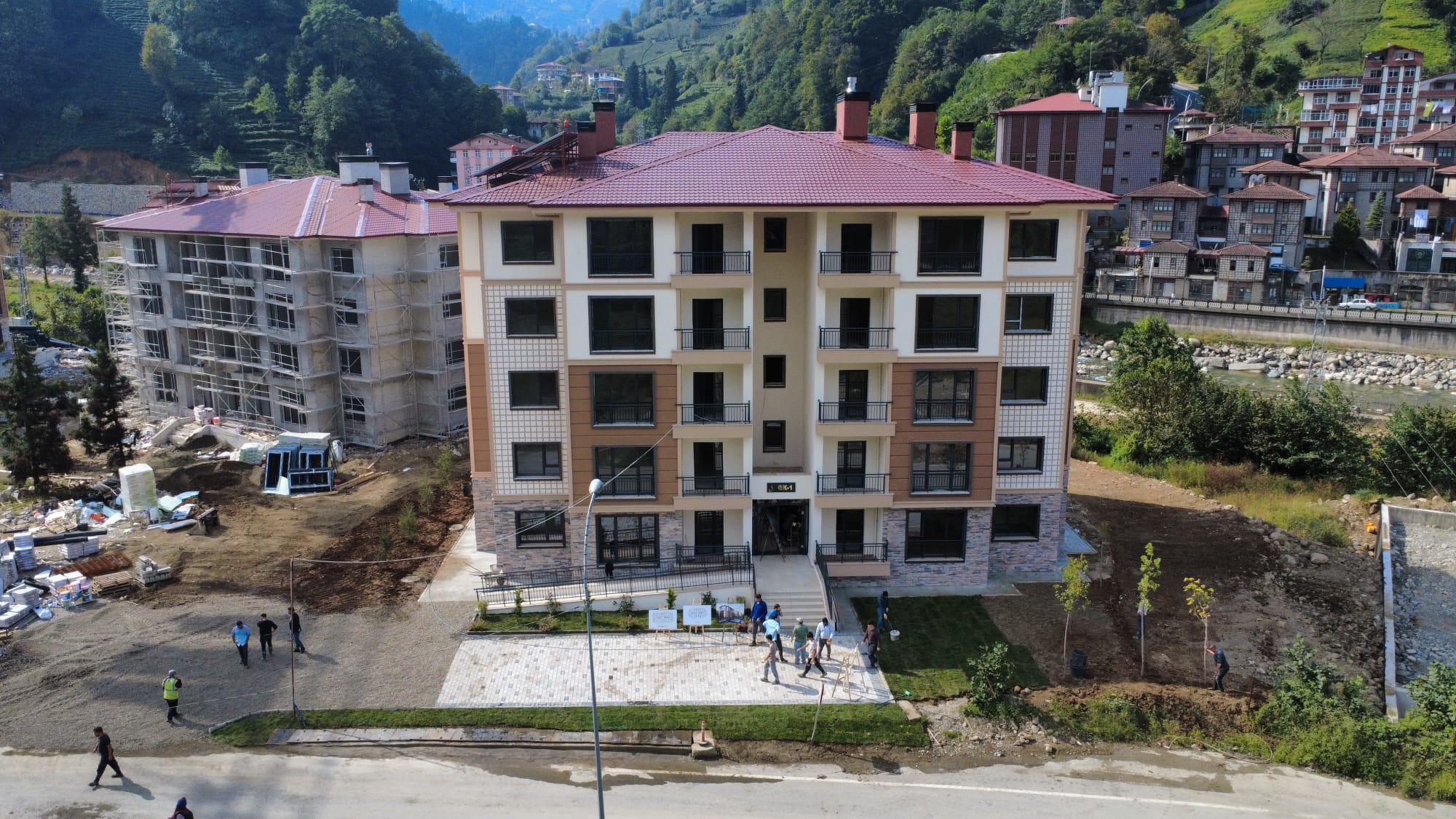 Rize İli Güneysu İlçesi 541 adet Konut ve 4 adet Dükkan İnşaatları ile Altyapı Ve Çevre Düzenlemesi İşi